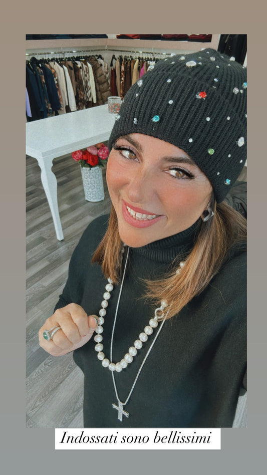Cappellino con strass